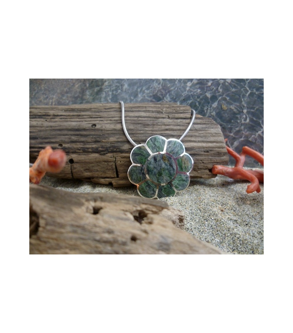 Pendentif argent massif et Vert d'Orezza