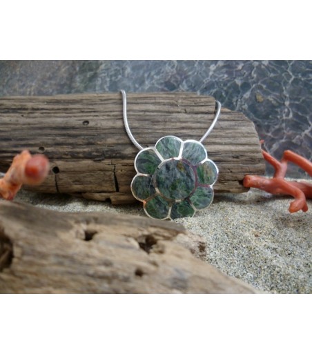 Pendentif argent massif et Vert d'Orezza
