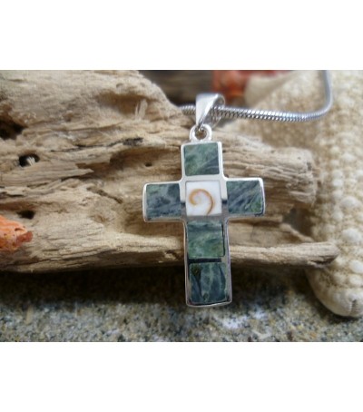 Sterling silver pendant with Vert d'Orezza and the Eye of Saint Lucia