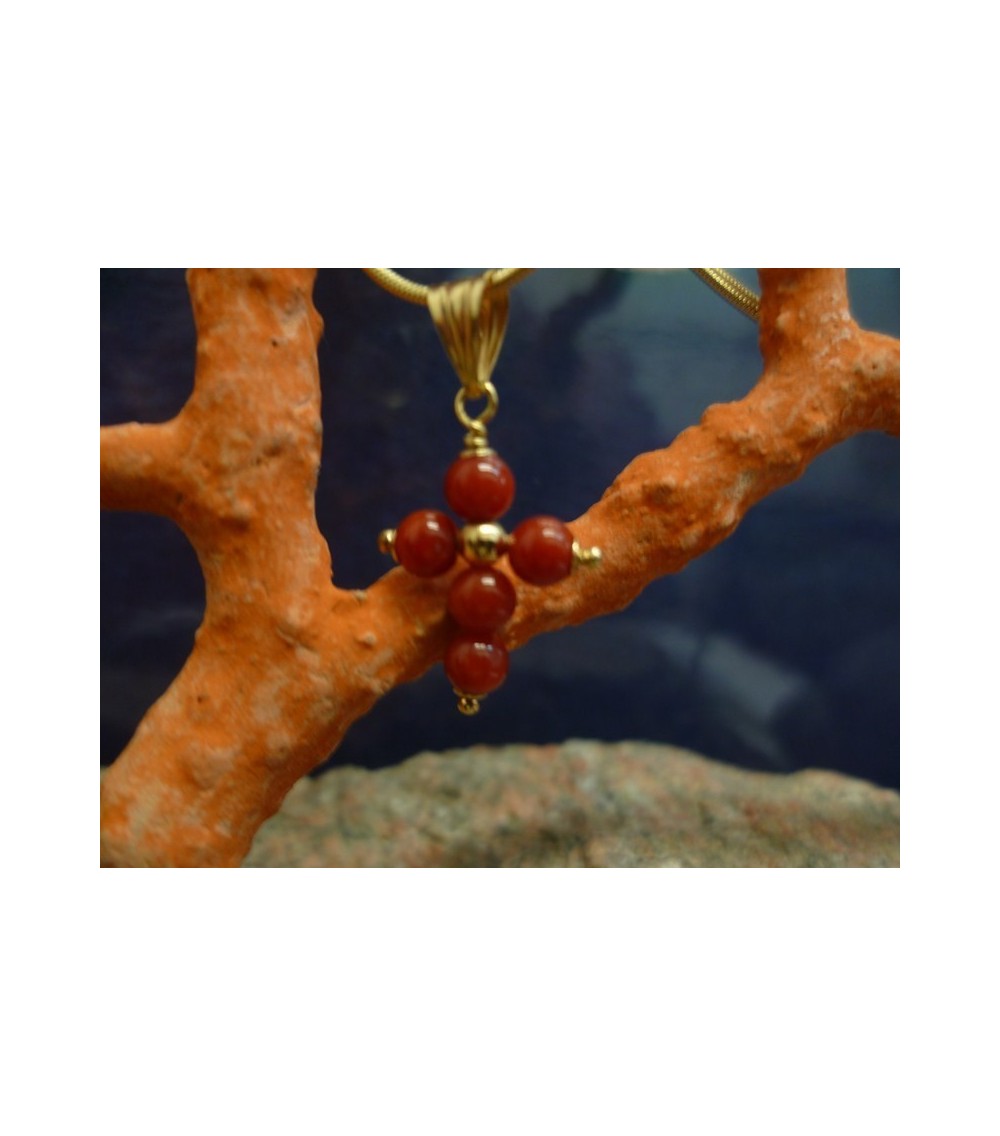 18-carat gold pendant with red coral