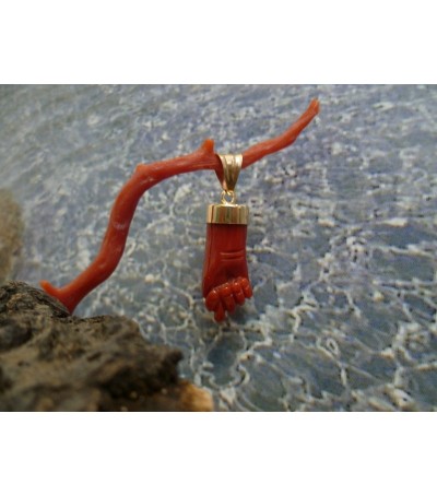 Pendentif main en corail rouge et or 18 carats