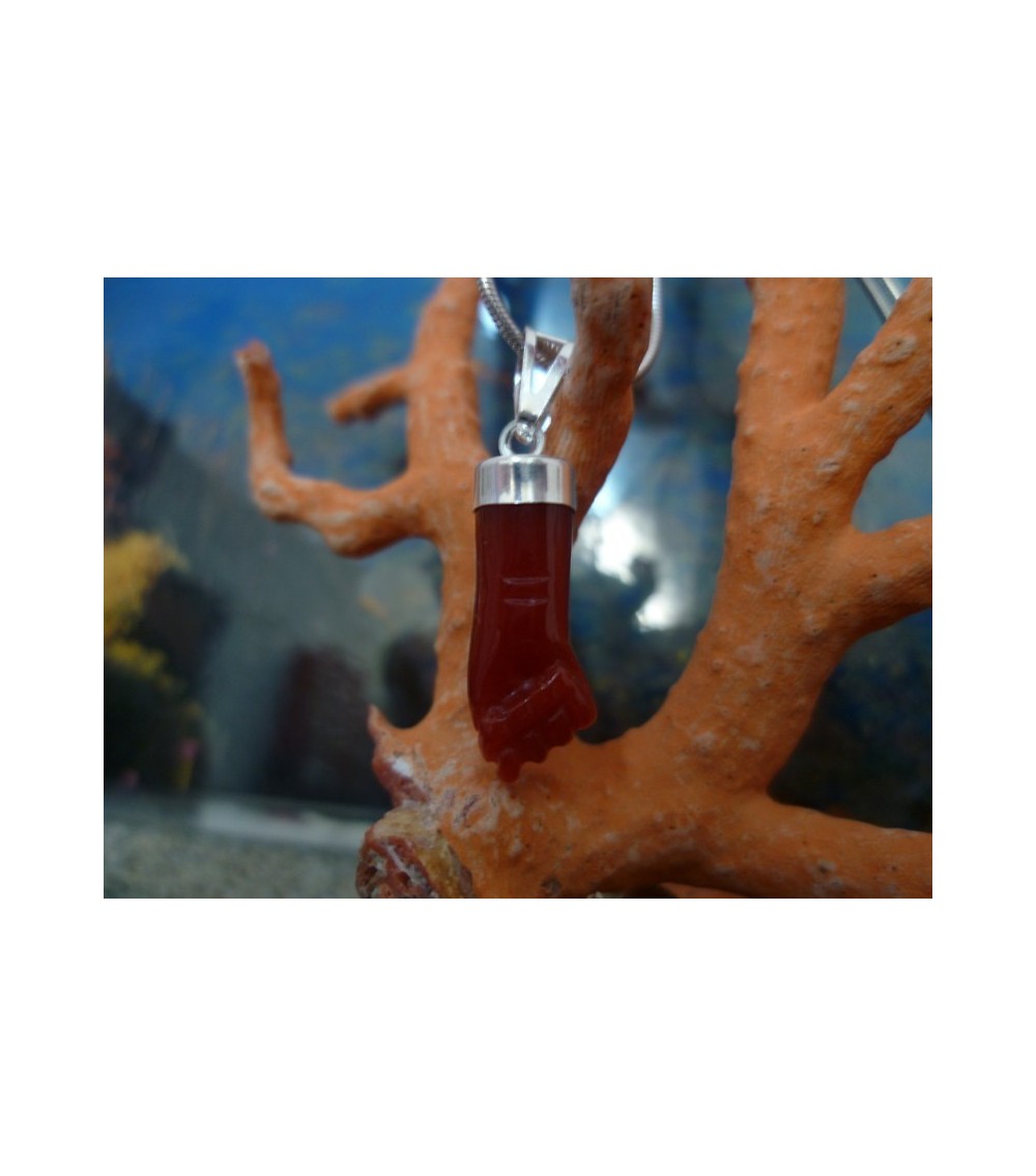 Pendentif main en corail rouge et argent massif
