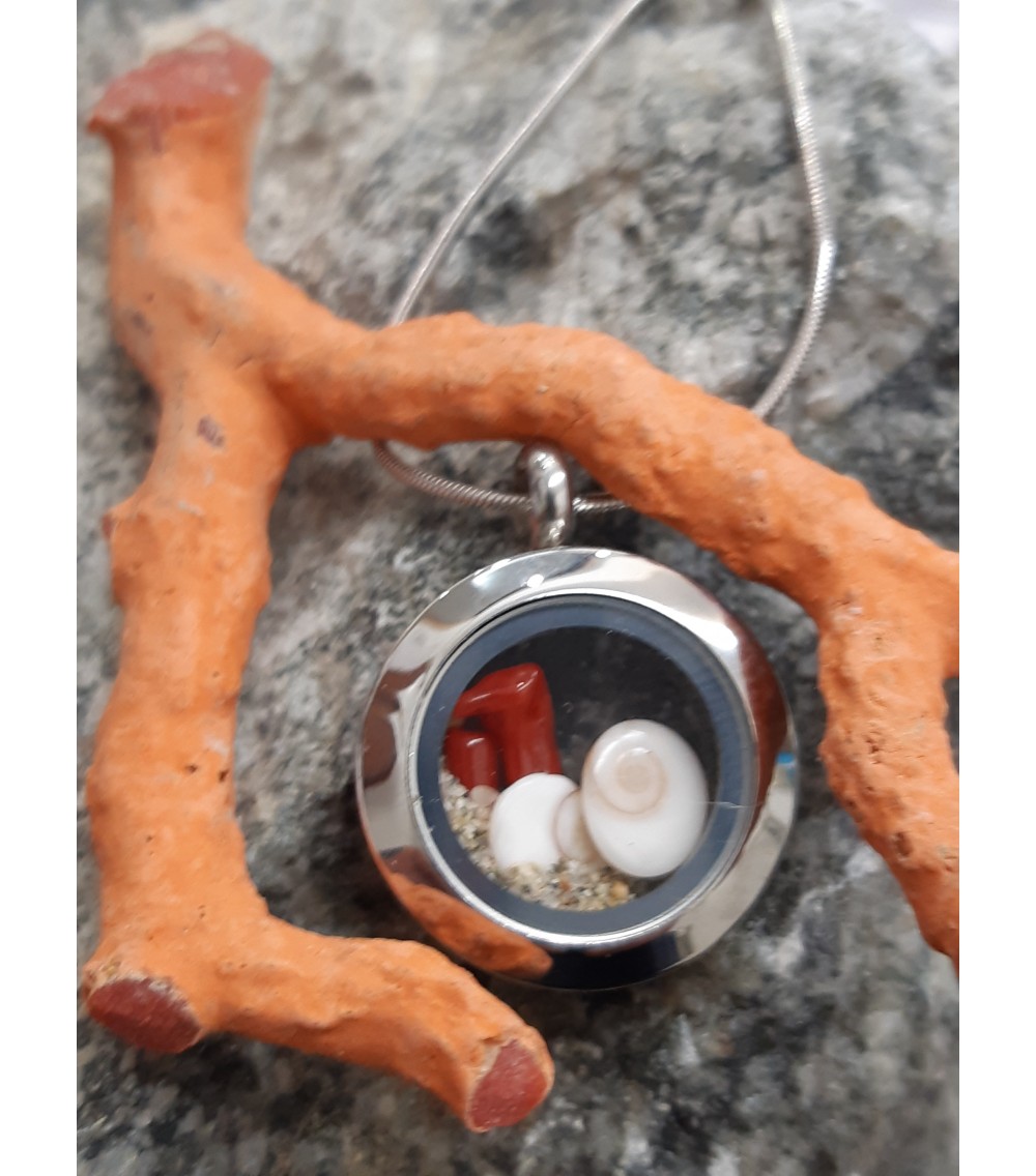 Stainless steel pendant eye of Saint Lucia and red coral