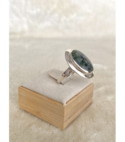 Bague argent massif et Vert d'Orezza