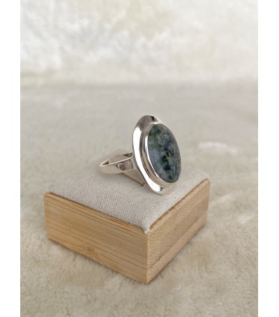 Bague argent massif et Vert d'Orezza