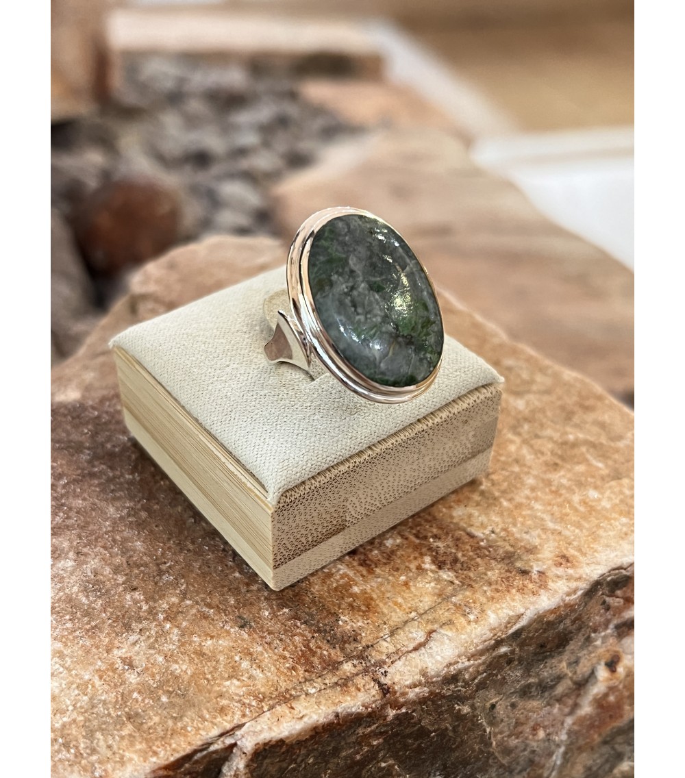 Bague argent massif et Vert d'Orezza