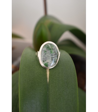 Bague argent massif et Vert d'Orezza