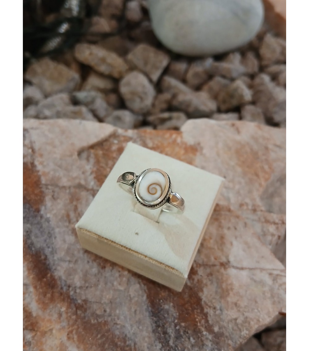 Bague argent massif et oeil de Sainte Lucie