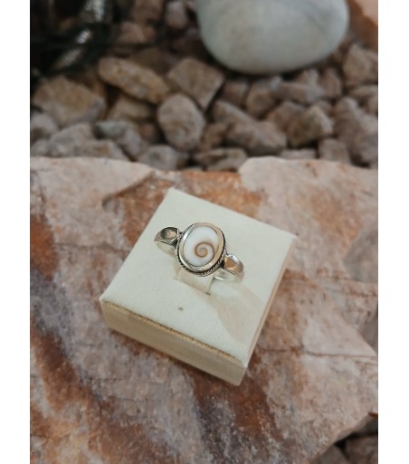 Bague argent massif et oeil de Sainte Lucie