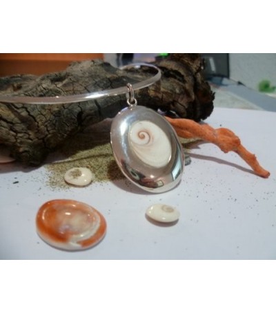 Pendentif oeil de Sainte Lucie et argent massif