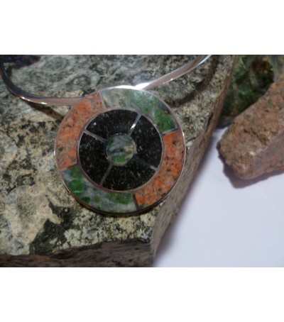 Pendentif argent massif et mélange de pierres de Corse