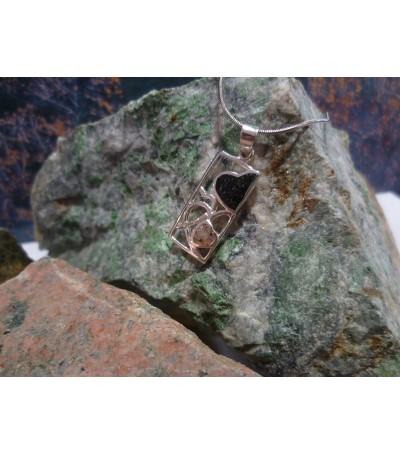 Sterling silver pendant with Rouge de Porto and Black Diorite