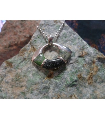 Pendentif argent massif et mélange de pierres de Corse